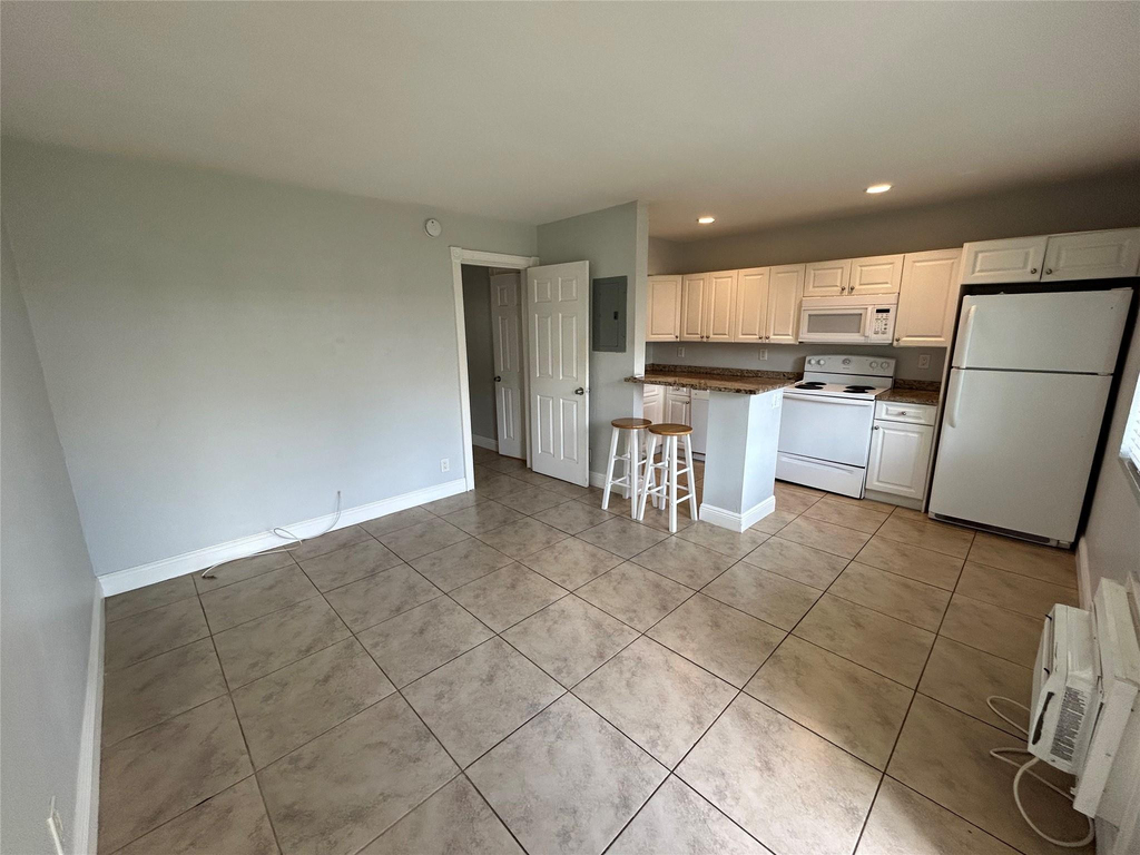 921 Ne 17th Avenue - Photo 0