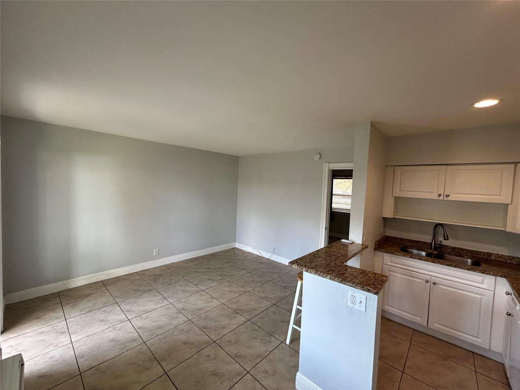 921 Ne 17th Avenue - Photo 2