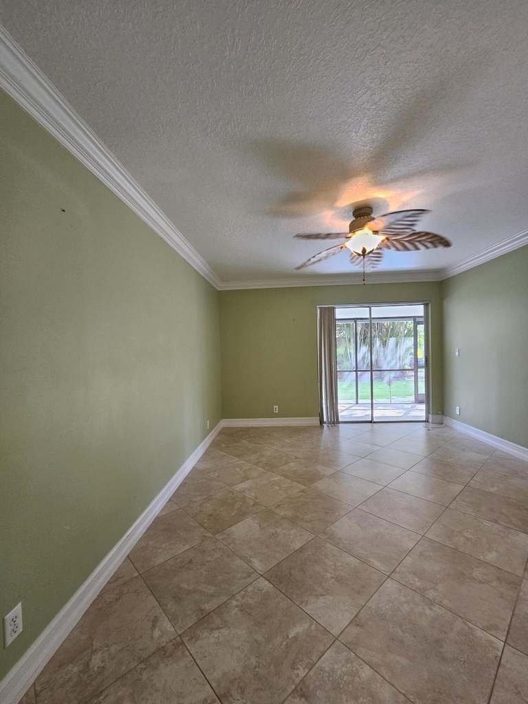 7526 Pinewalk Drive S - Photo 4