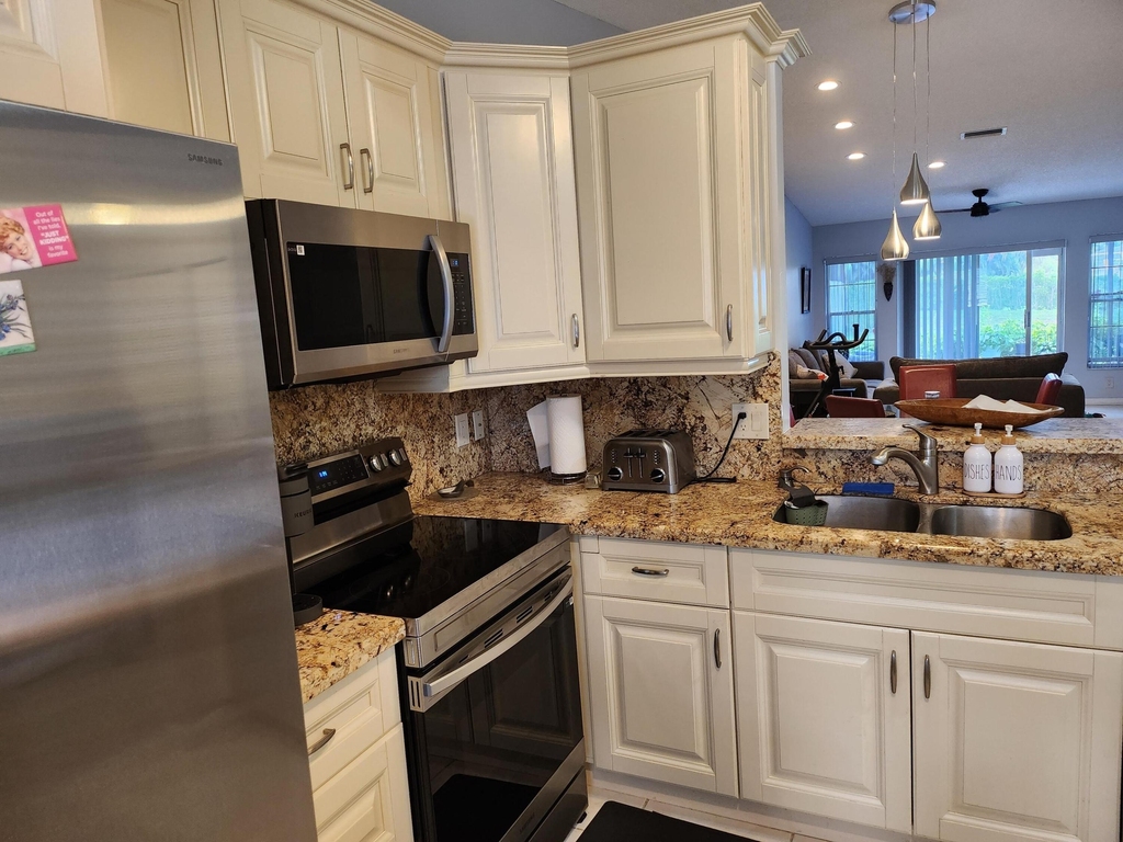 8951 Sunnywood Place - Photo 3