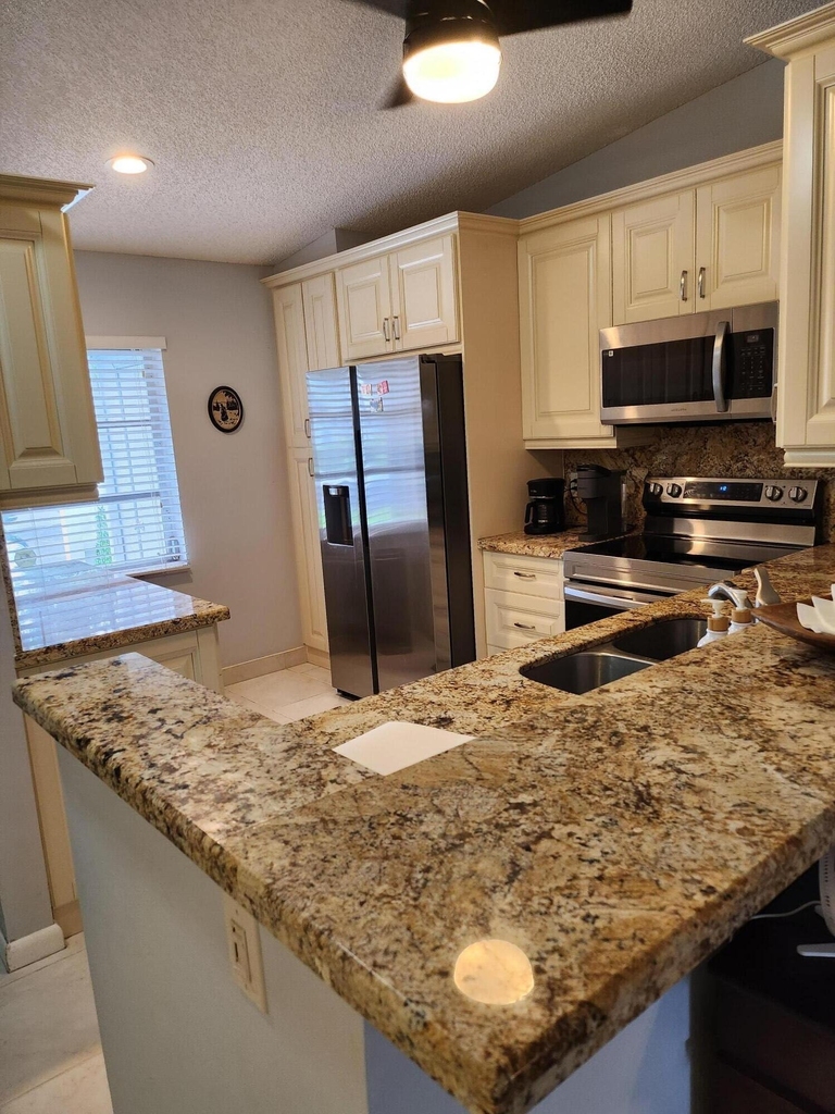 8951 Sunnywood Place - Photo 6