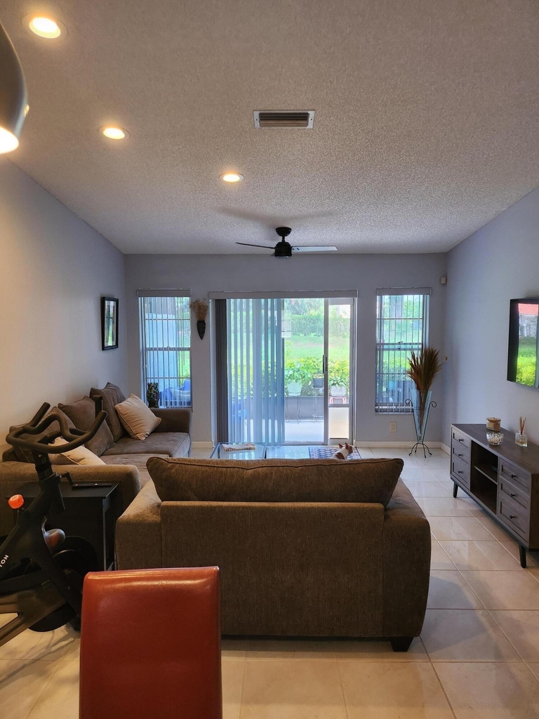 8951 Sunnywood Place - Photo 15