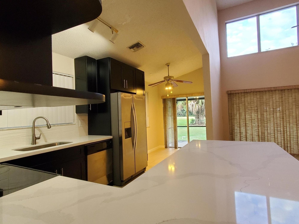 7342 Pinewalk Drive S - Photo 9