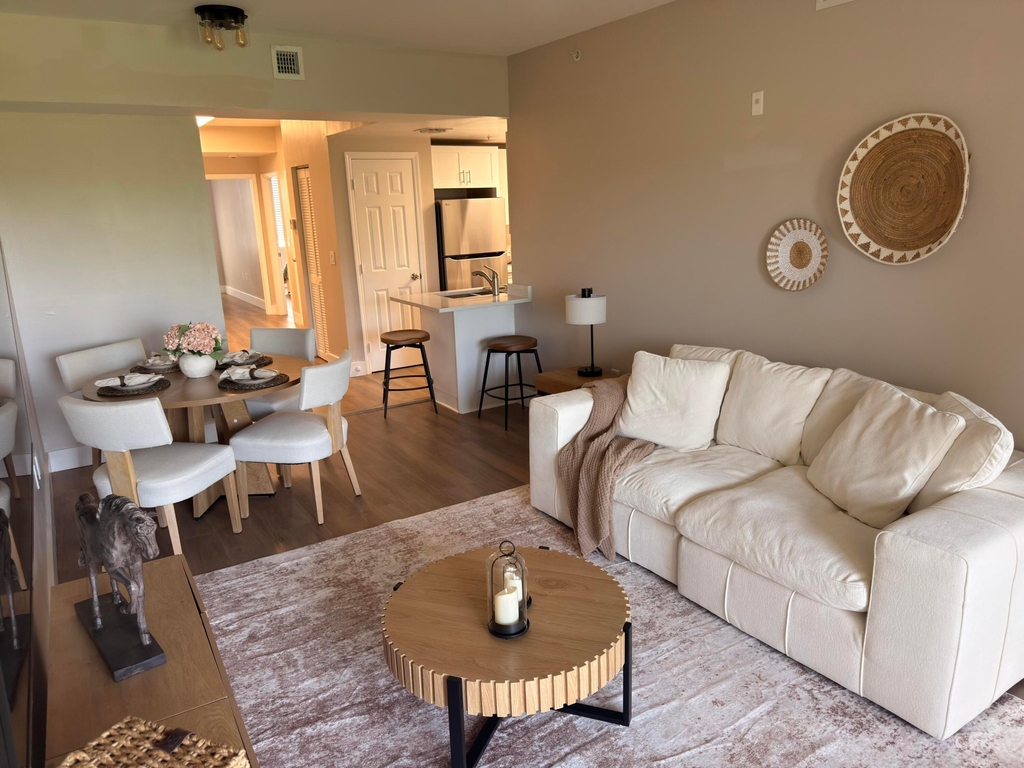 2060 Greenview Shores Boulevard - Photo 2