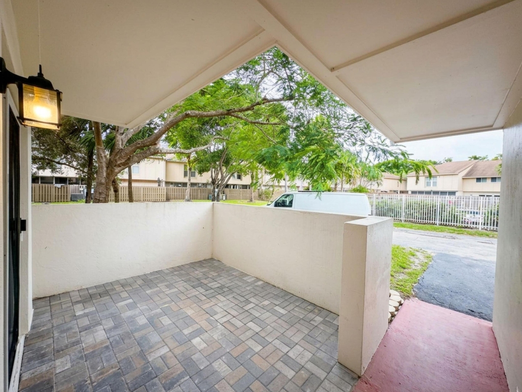 855 Nw 80th Way - Photo 8