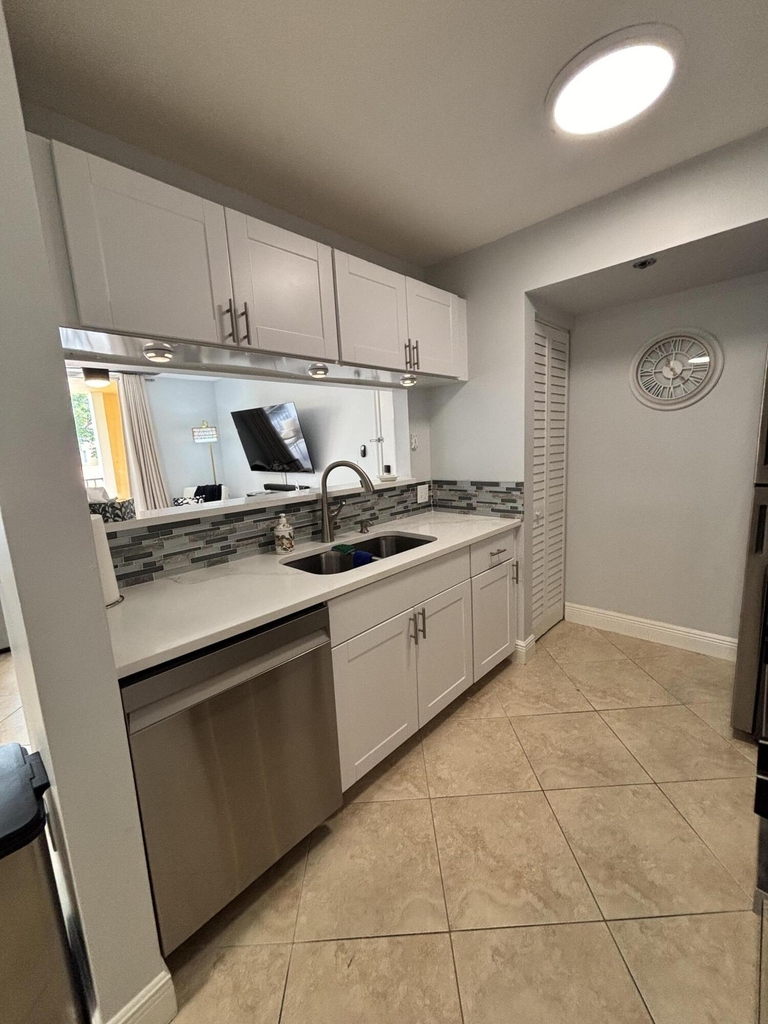 123 Yacht Club Way - Photo 4