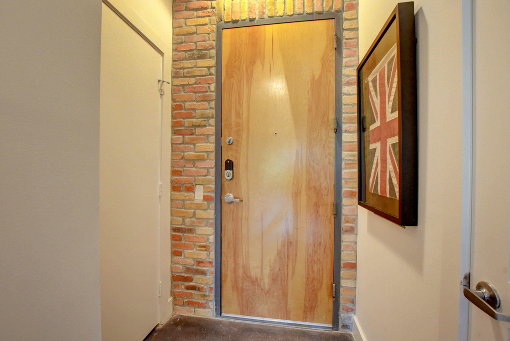 185 Ne 4th Avenue - Photo 1