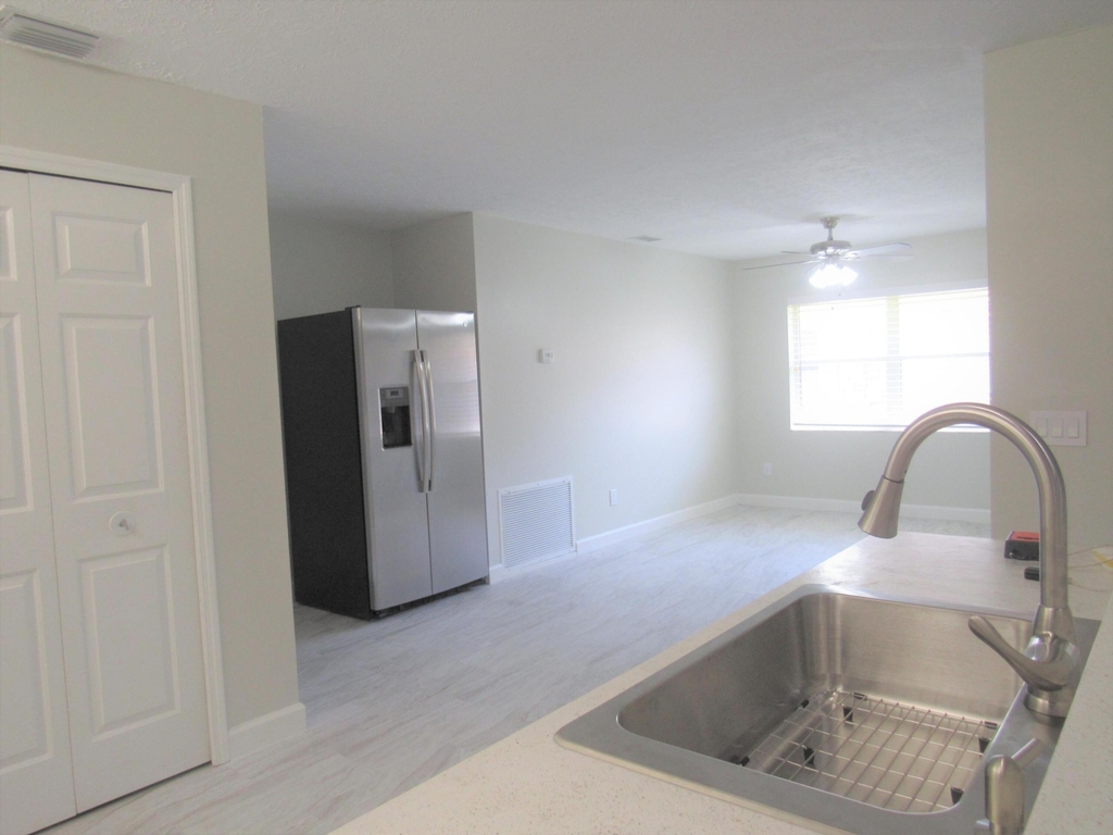 1242 Sw Melrose Avenue - Photo 10