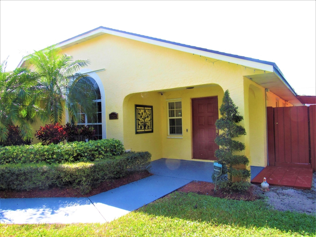 1242 Sw Melrose Avenue - Photo 1