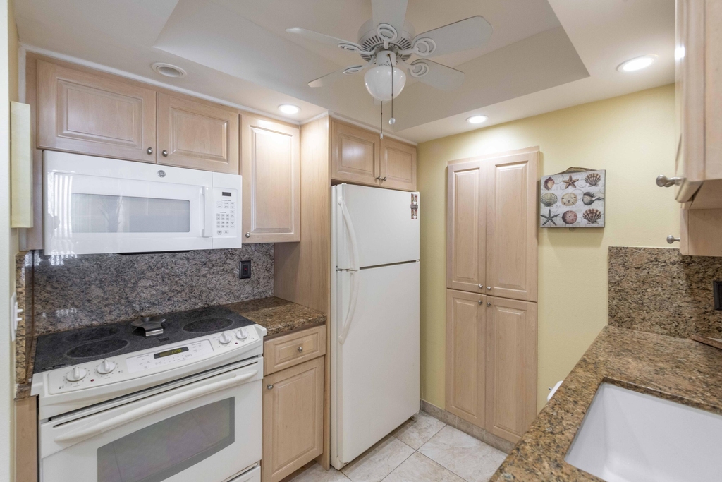 111 Briny Avenue - Photo 8