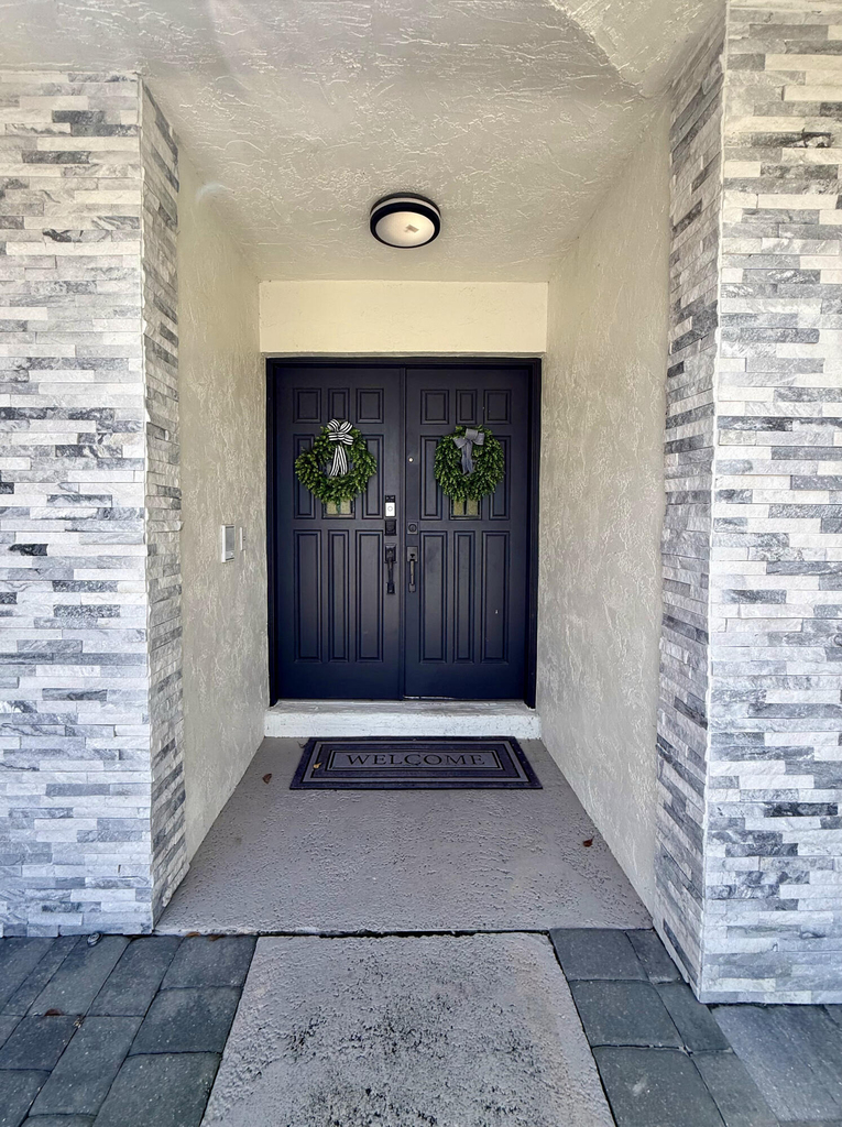 325 Knotty Wood Lane - Photo 1
