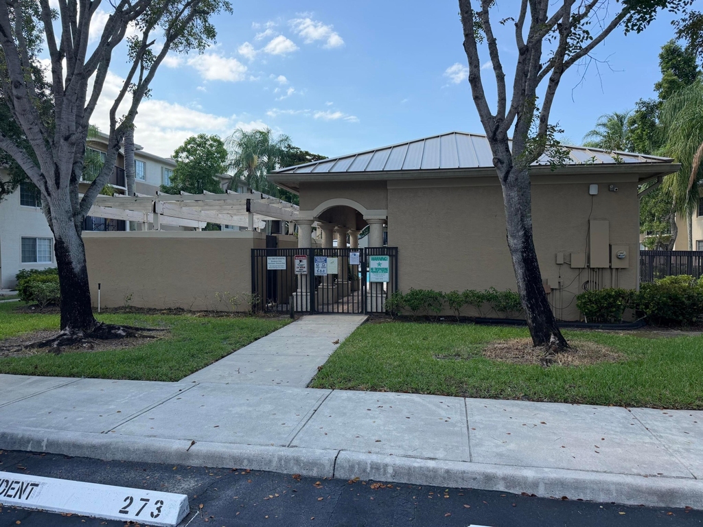 1500 S Crestwood Court S - Photo 1