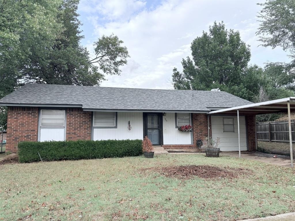 711 Meadowlake Drive - Photo 0