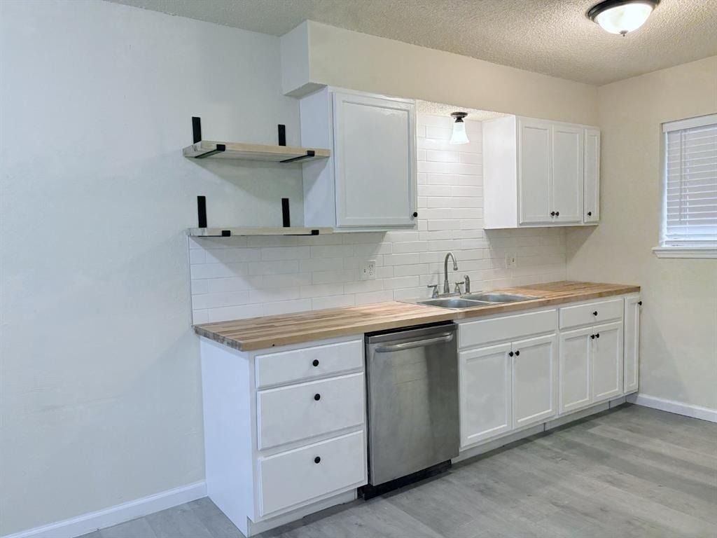 711 Meadowlake Drive - Photo 3
