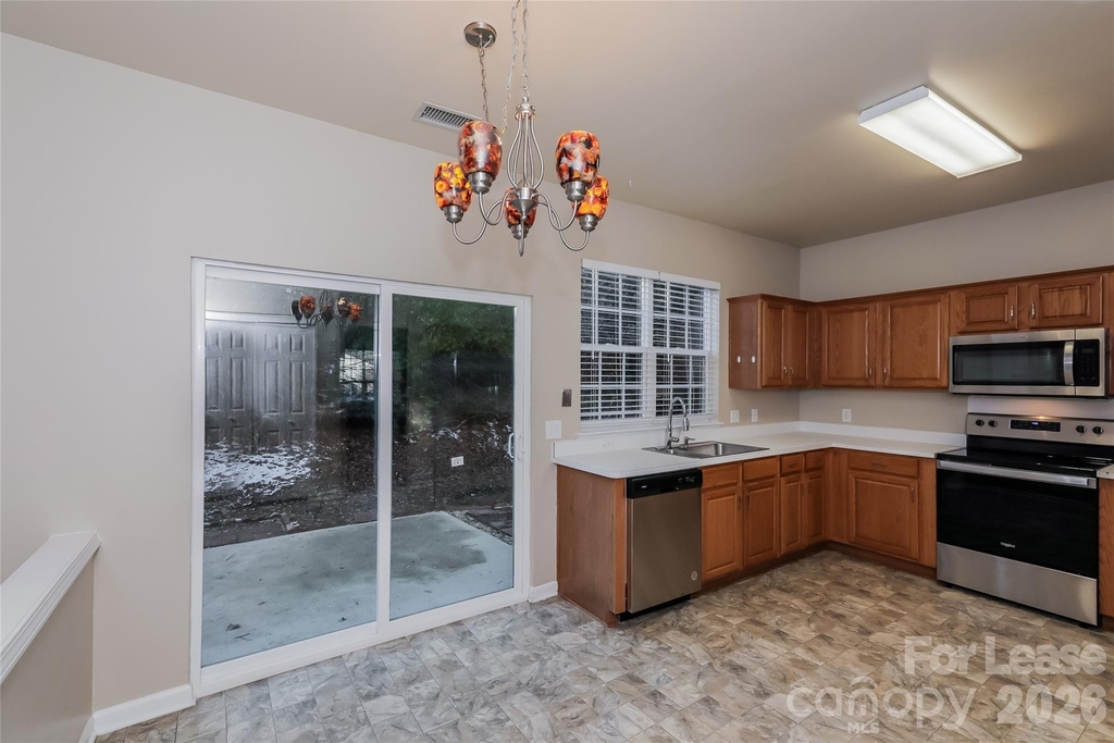 15118 Edindale Drive - Photo 5