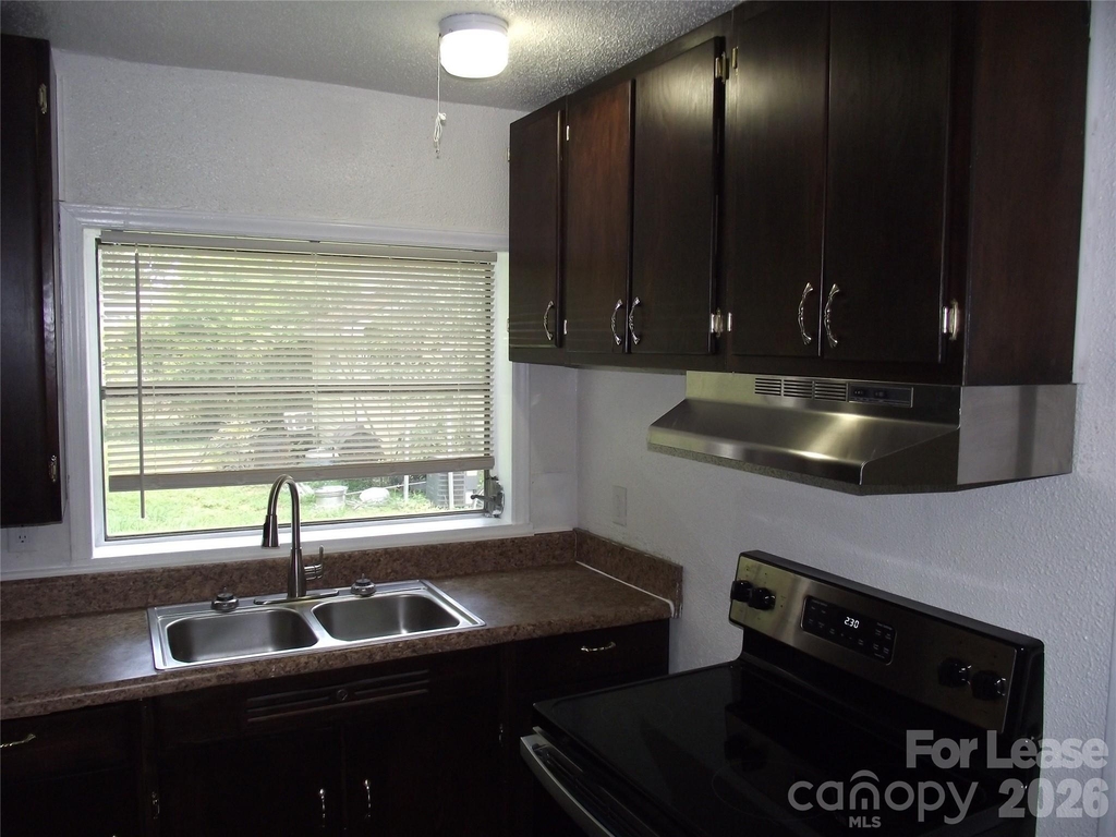 2310 Dundeen Street - Photo 4
