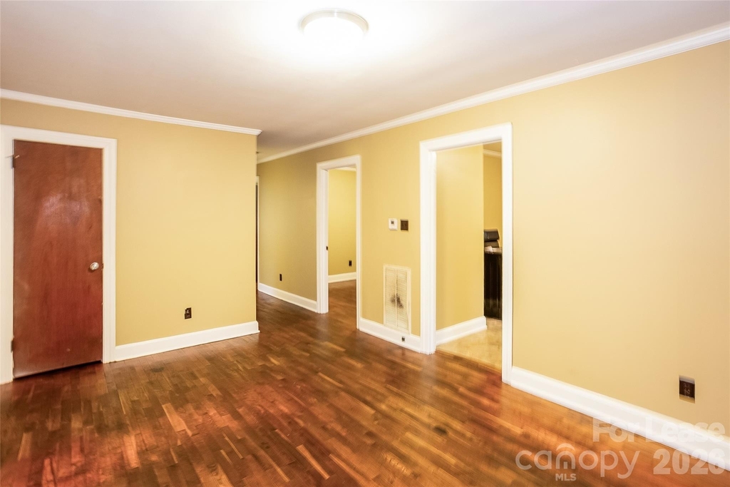 526 Hickory Avenue - Photo 3