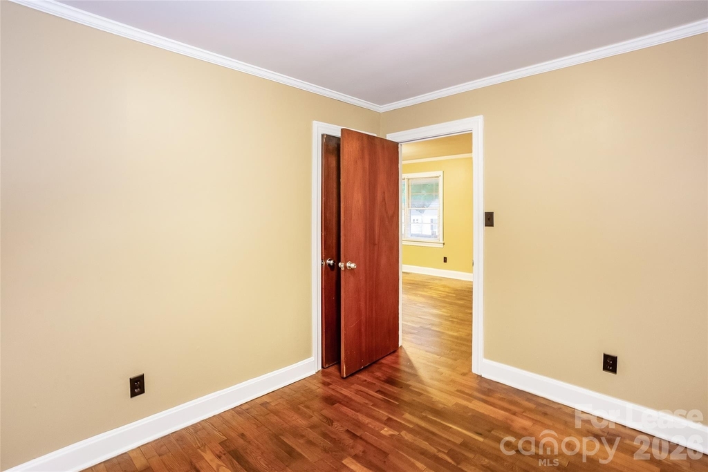 526 Hickory Avenue - Photo 9