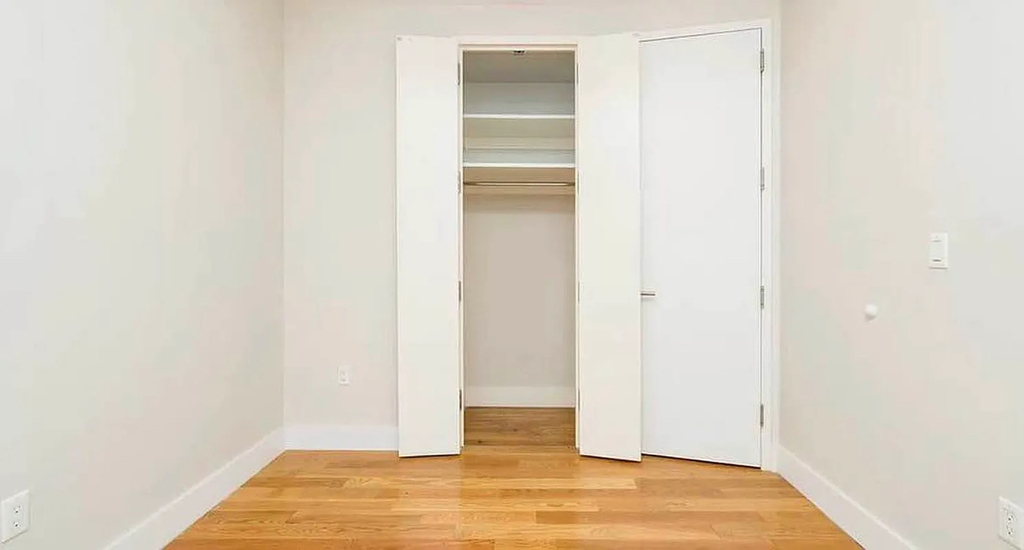 951 Prospect Place - Photo 5