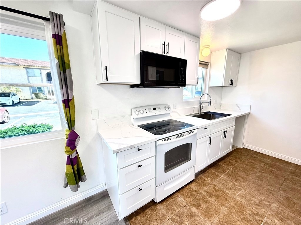 12835 10th Street - Photo 5