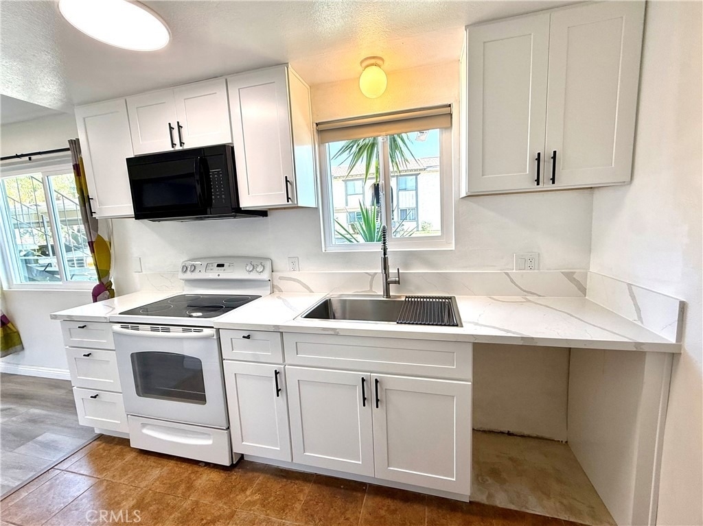 12835 10th Street - Photo 10