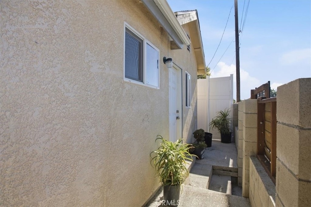 7542 White Oak Ave - Photo 3