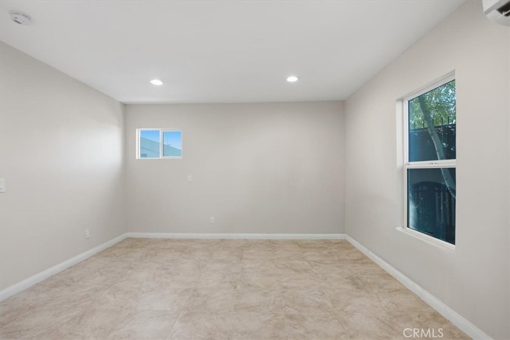 7542 White Oak Ave - Photo 11