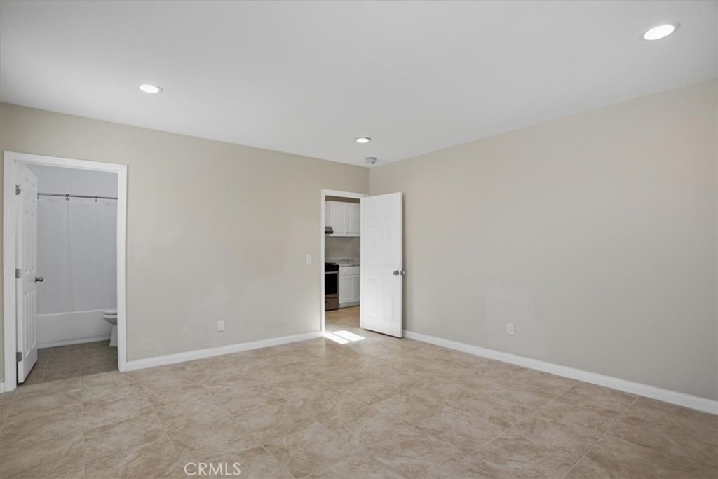 7542 White Oak Ave - Photo 17