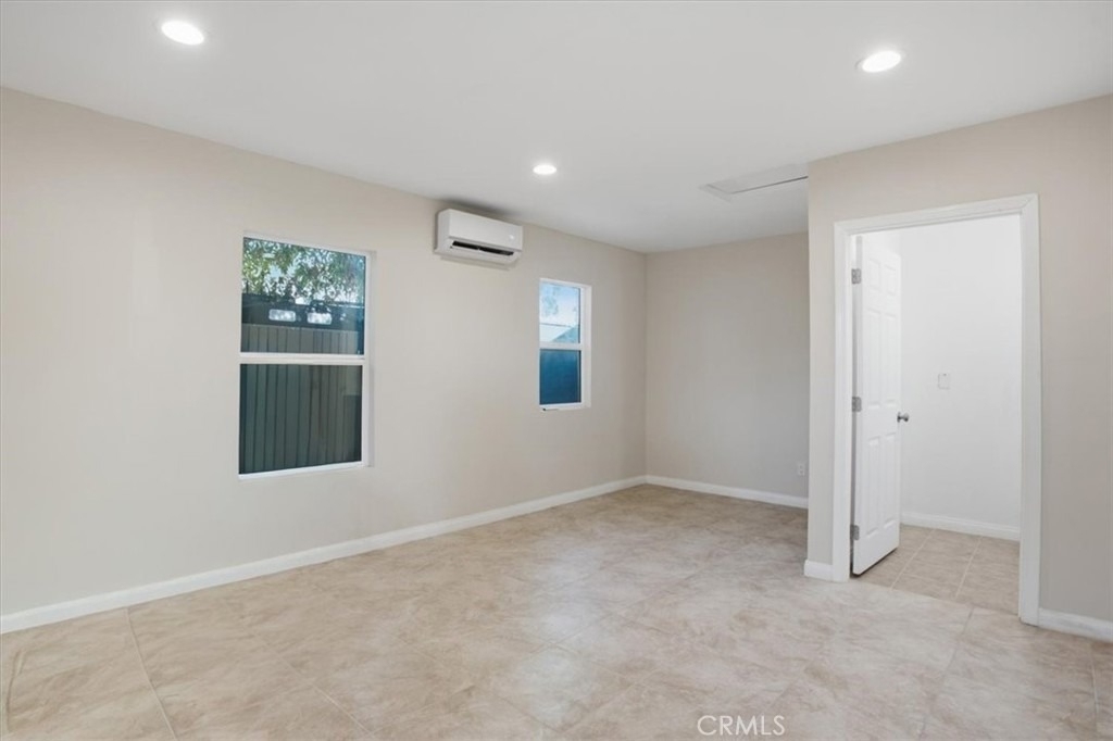 7542 White Oak Ave - Photo 13