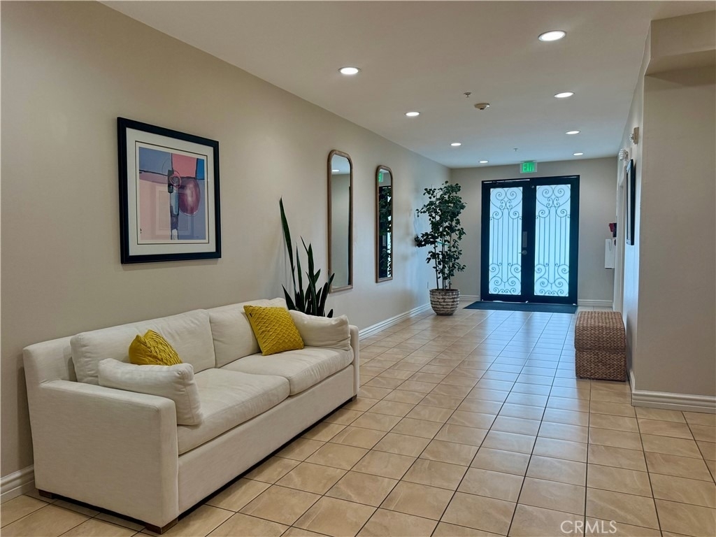 1410 N Curson Ave., #105 - Photo 2