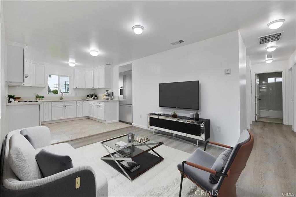 527 W 119th - Photo 3