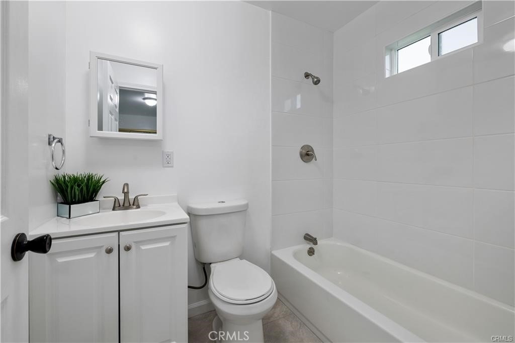 527 W 119th - Photo 12