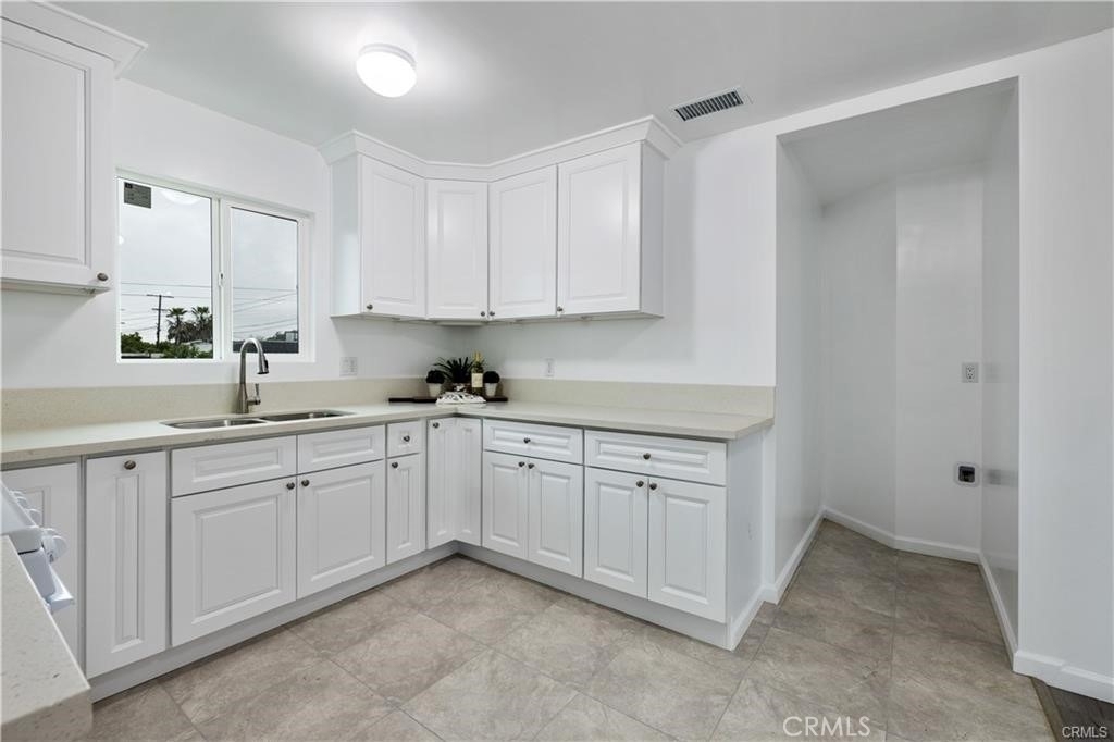 527 W 119th - Photo 7