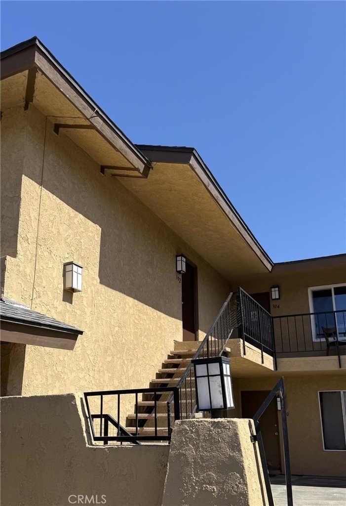 302 E Blueridge - Photo 3