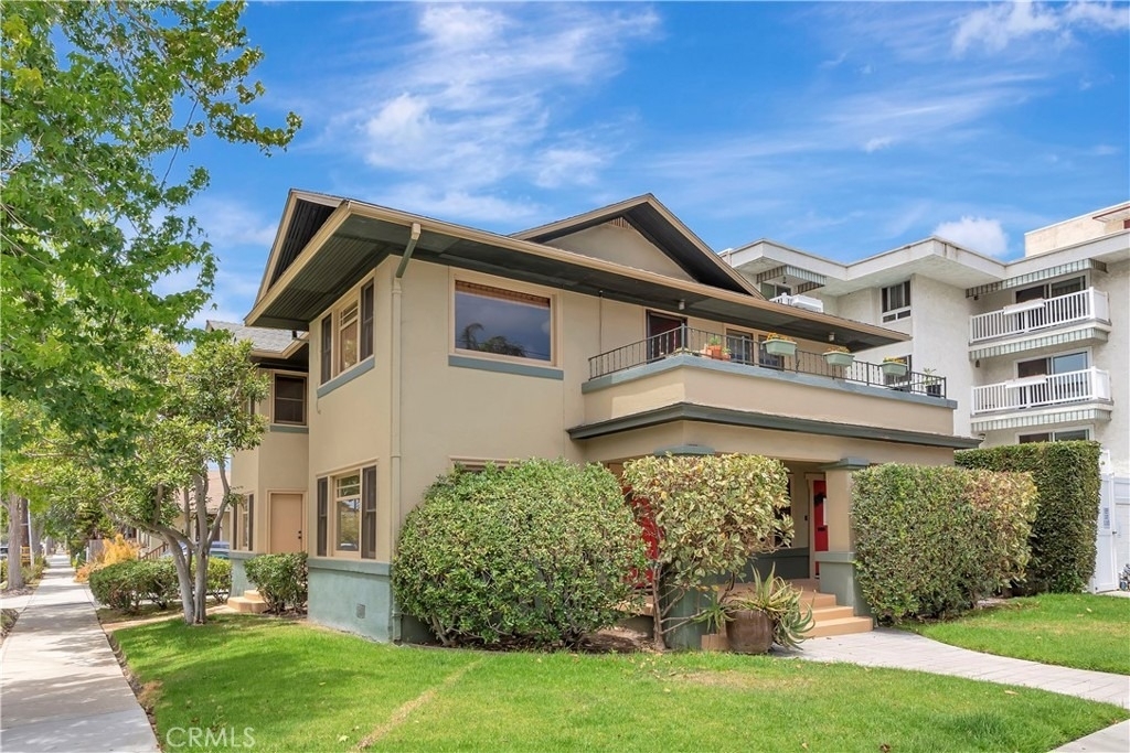 351 Newport Avenue - Photo 0