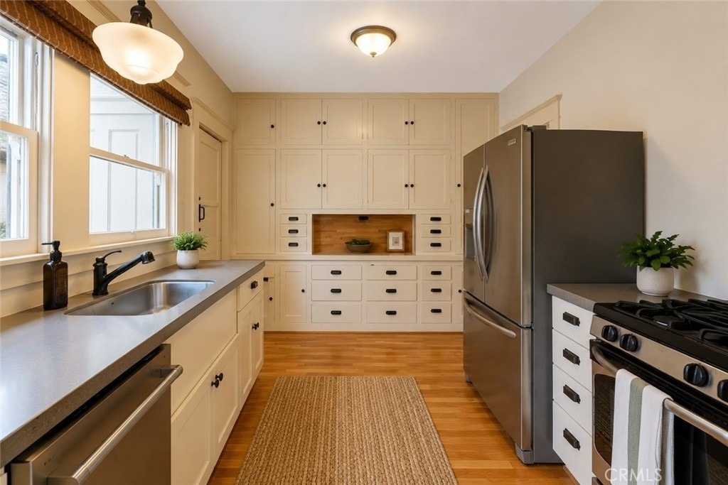 351 Newport Avenue - Photo 17
