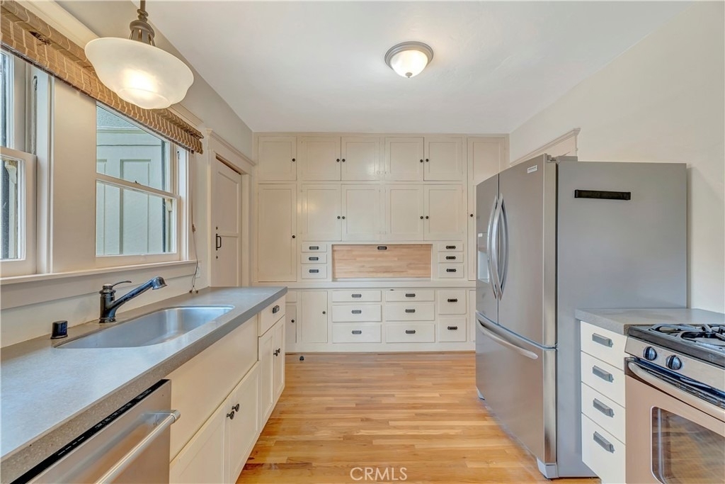 351 Newport Avenue - Photo 16