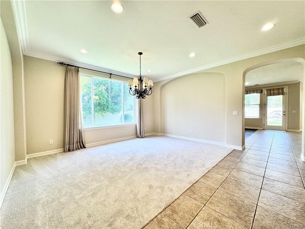 17 Pamela Way - Photo 3