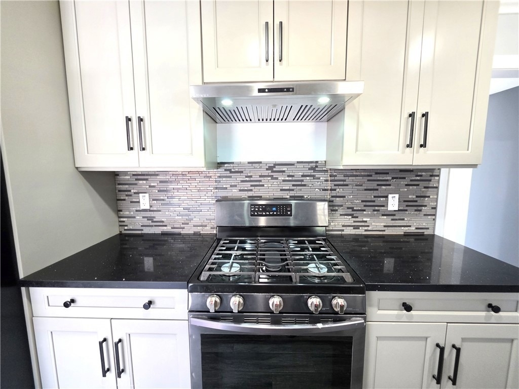 221 E Maple Street - Photo 5
