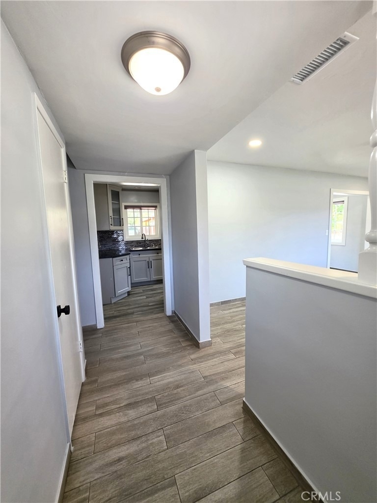 221 E Maple Street - Photo 2
