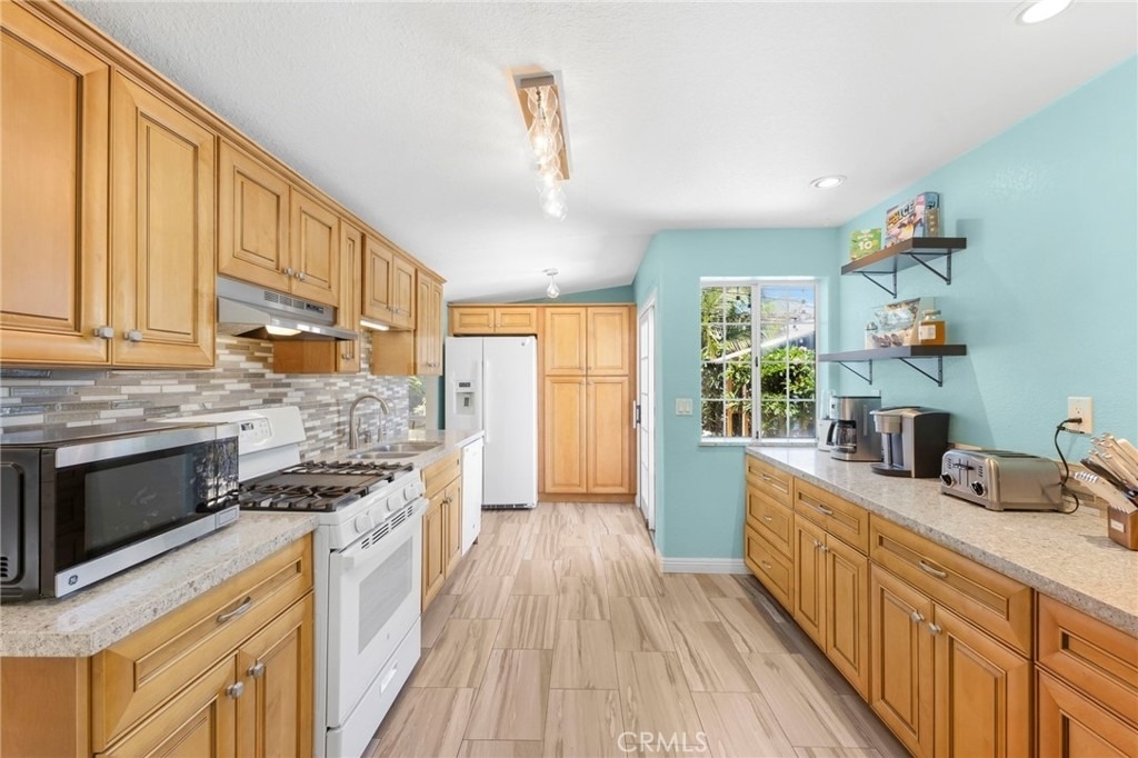 142 E Glaucus St - Photo 10