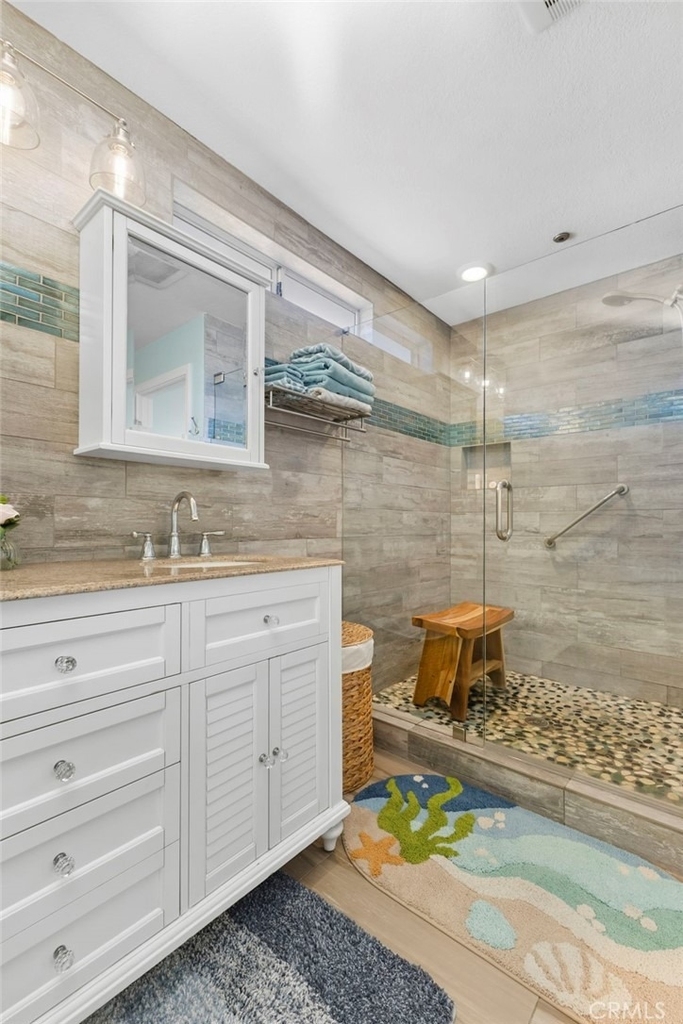 142 E Glaucus St - Photo 17