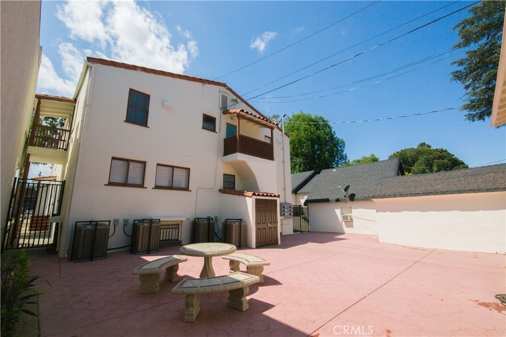 711 W 6th Street - Photo 18