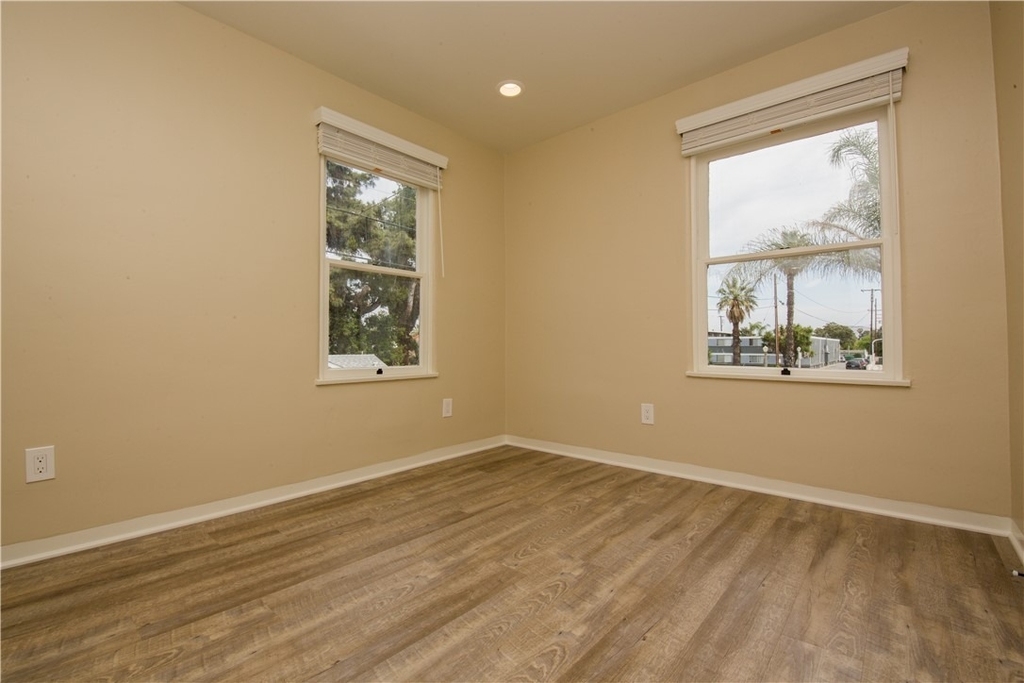 711 W 6th Street - Photo 14