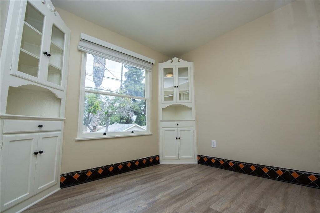 711 W 6th Street - Photo 6