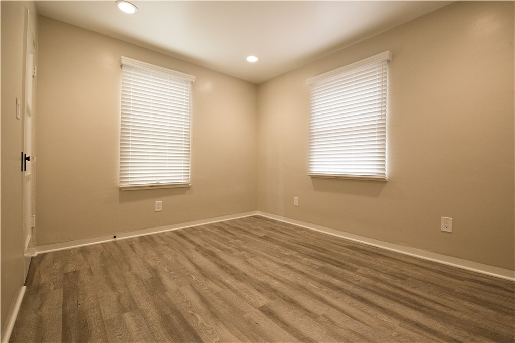 711 W 6th Street - Photo 12