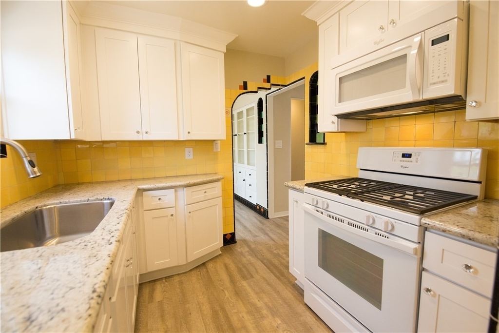 711 W 6th Street - Photo 7