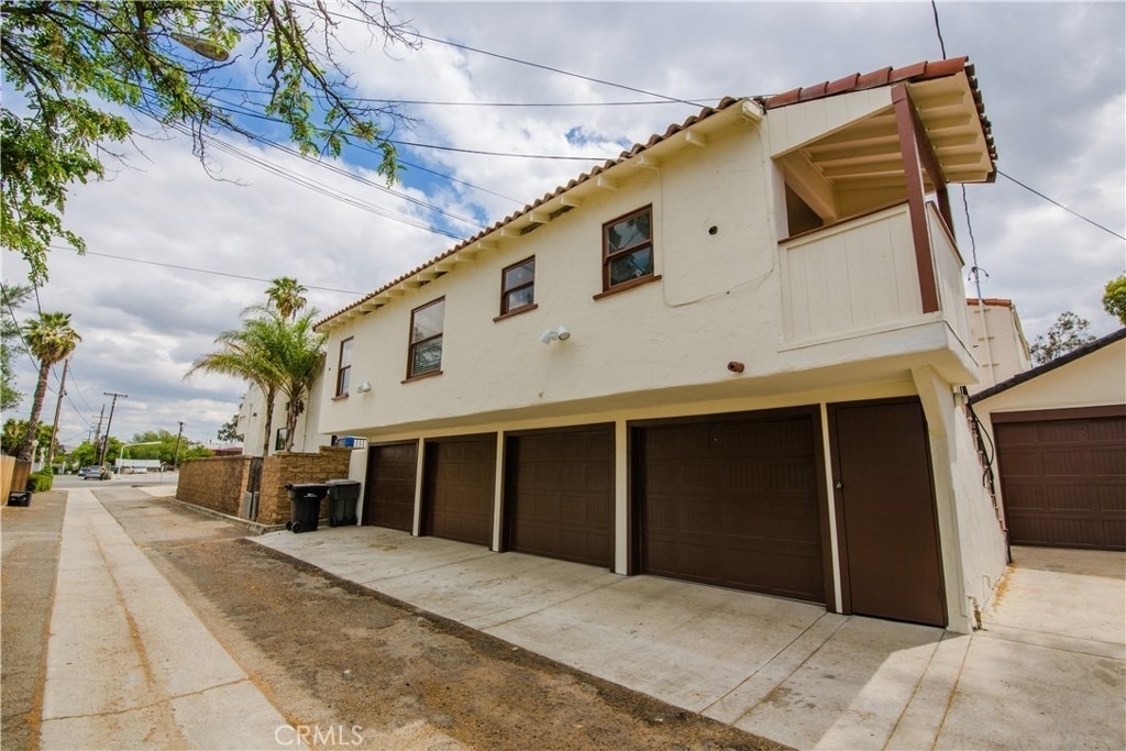 711 W 6th Street - Photo 23