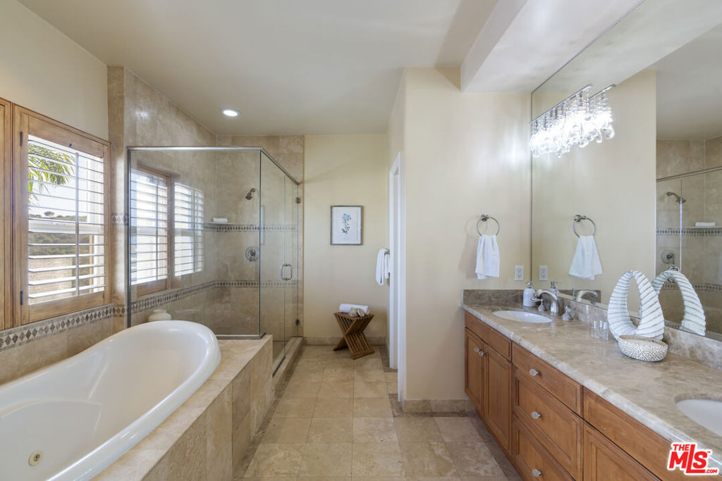 23963 De Ville Way - Photo 19