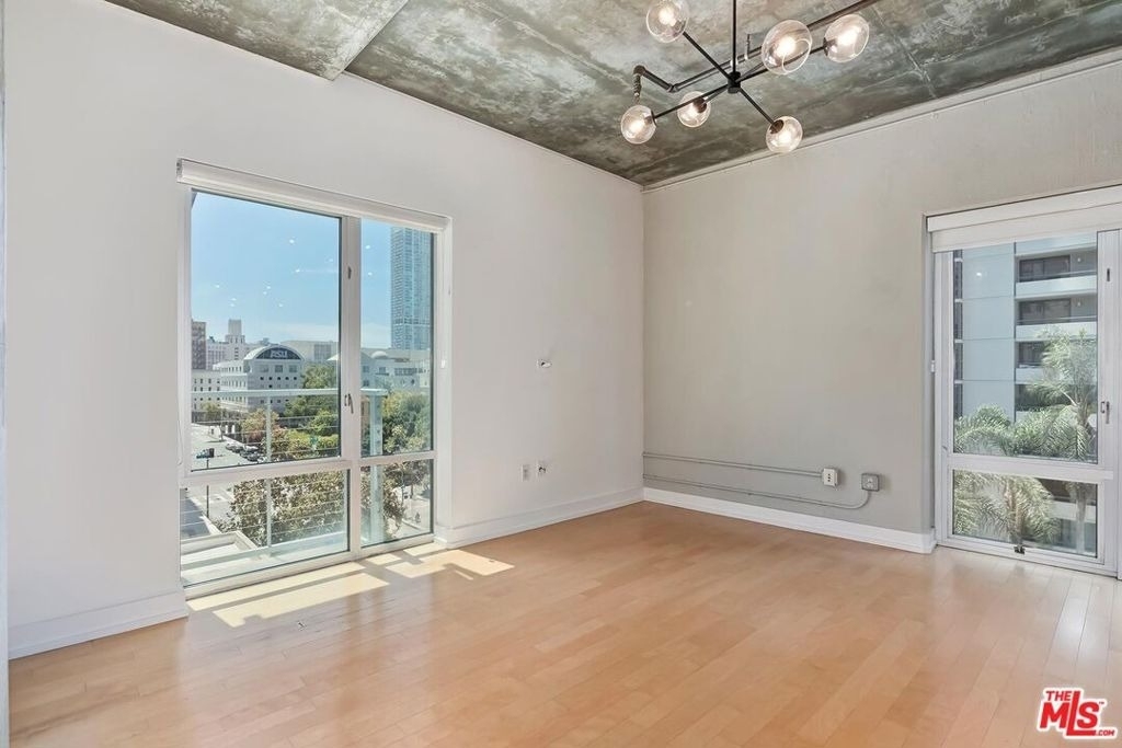 645 W 9th Street - Photo 5